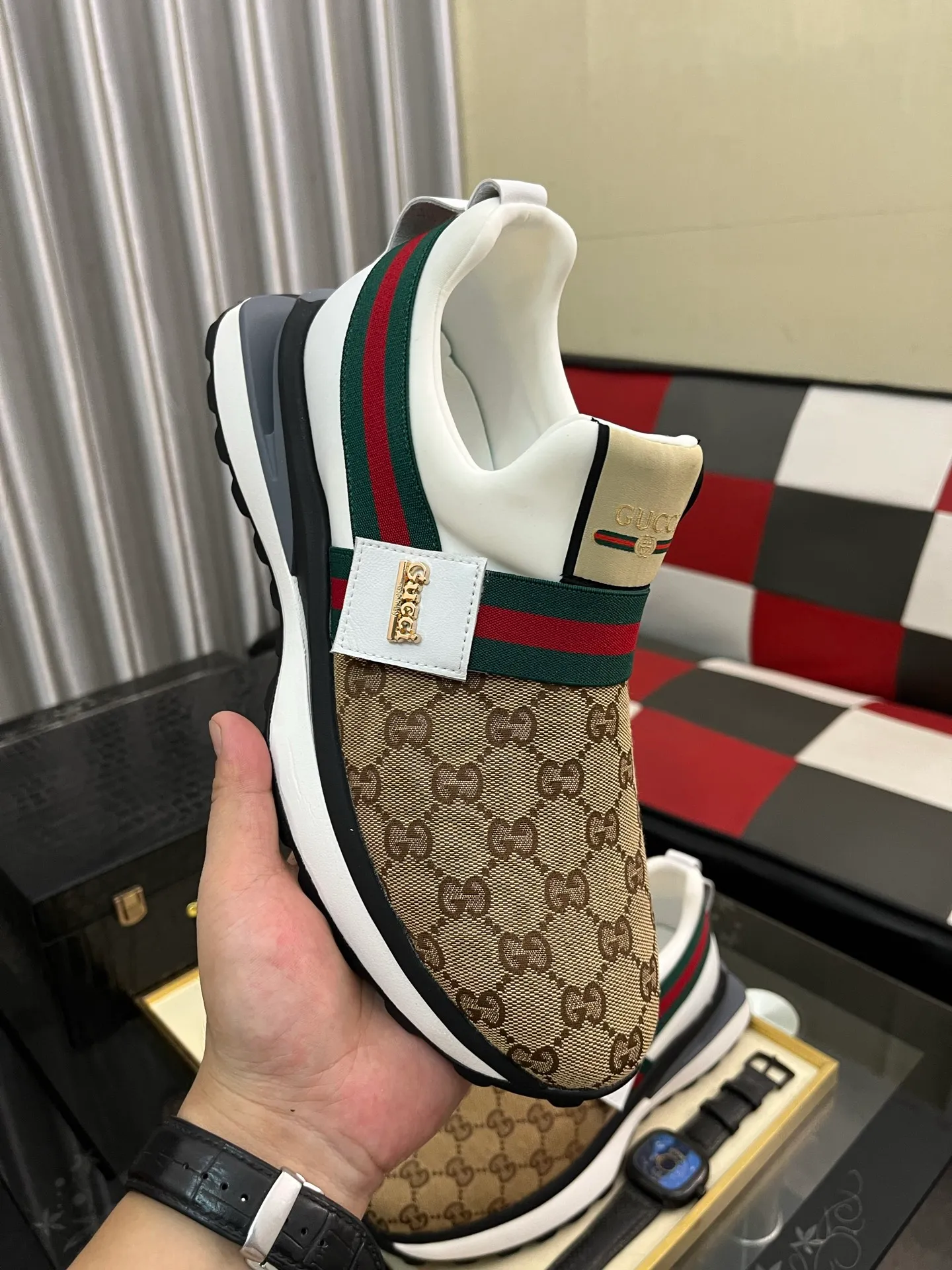 Men's shoes 💰458⌚️⌚️Gucci •Gucci original quality.~ Unique modern style sneakers. 🏃A must-have casual shoe for trendy men😍😍 Original brand imported from Italy, imported original leather, sheep lining (refuses to discolor and grind feet) Sole: Original sole provided by the original factory, French lazy style design ⚠️Fit to the feet, original quality attached, super comfortable original sole, code number: 38-443️⃣colors available